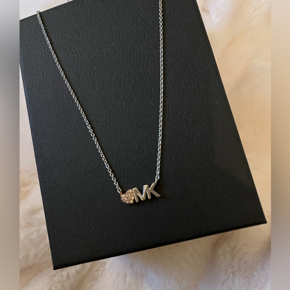 MK heart & logo necklace - Picture 1 of 3